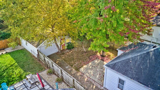 Building Photo - 6115 Indianola Ave