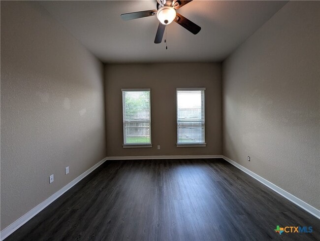 Building Photo - 2213 Avery Village