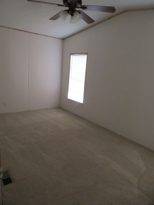 Building Photo - 3/2 in Hoover Valley