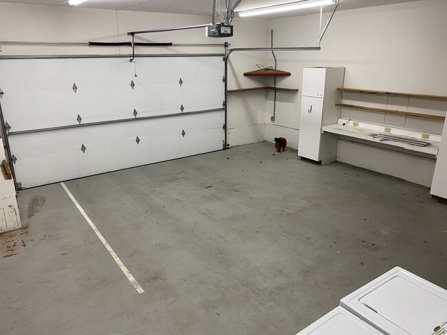 Building Photo - 348 Cockle St SW