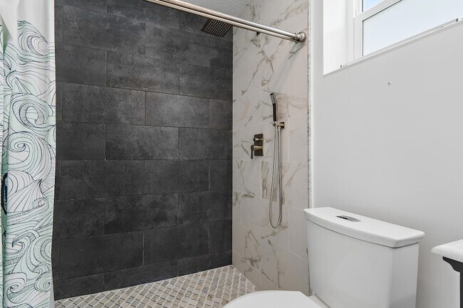 Building Photo - 3463 Canal Ct