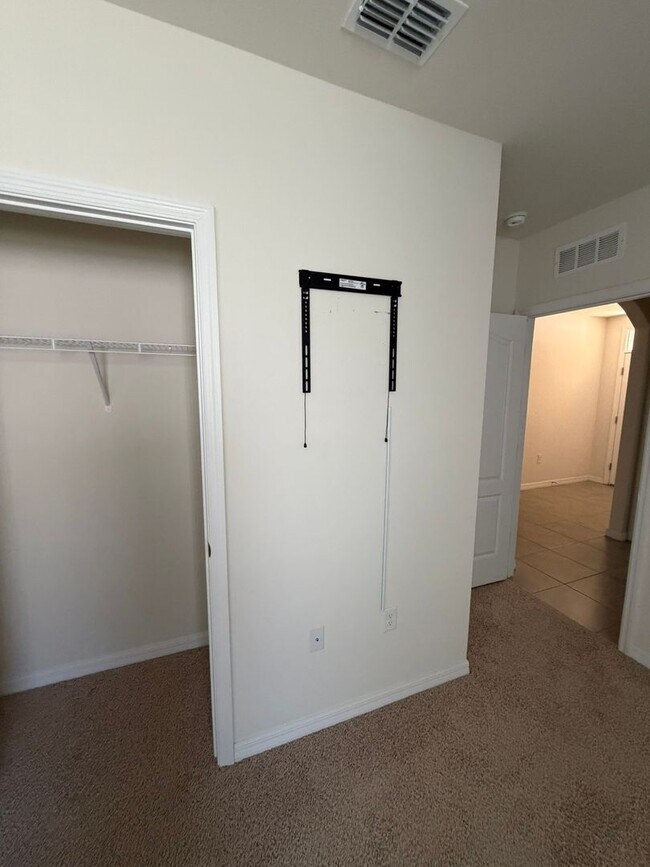 Building Photo - 801 Baylor Dr