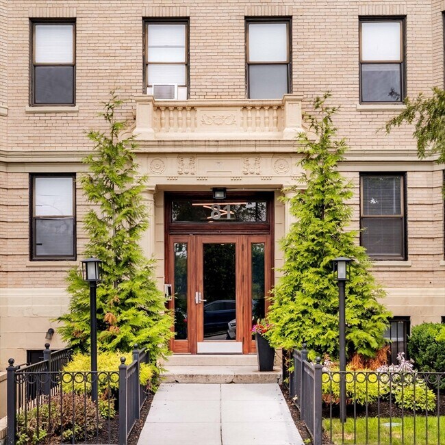 Building Photo - 81 Park Dr