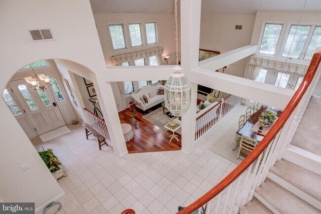 Building Photo - 307 Sayre Dr