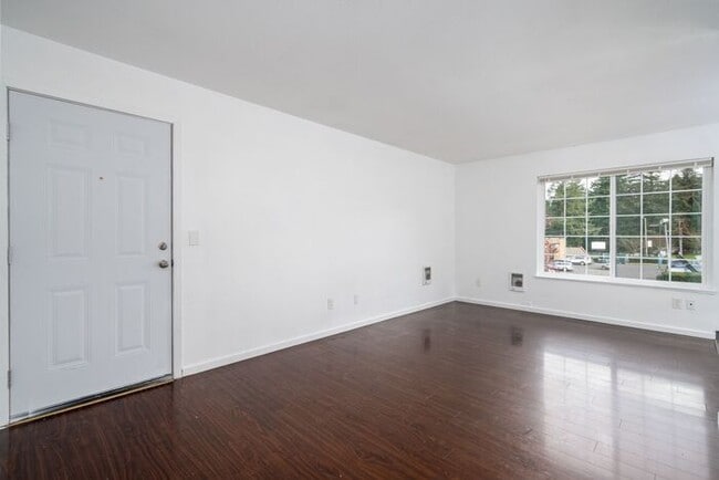 Building Photo - 2 bedroom in Roseway!! Pets OK!