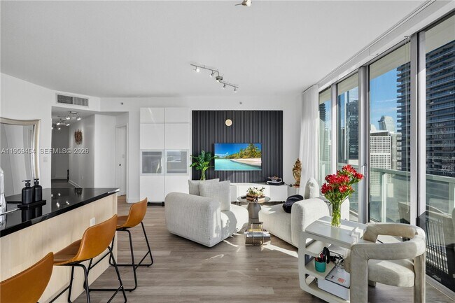 Building Photo - 1111 SW 1st Ave