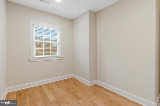 Building Photo - 1350 Sheridan St NW