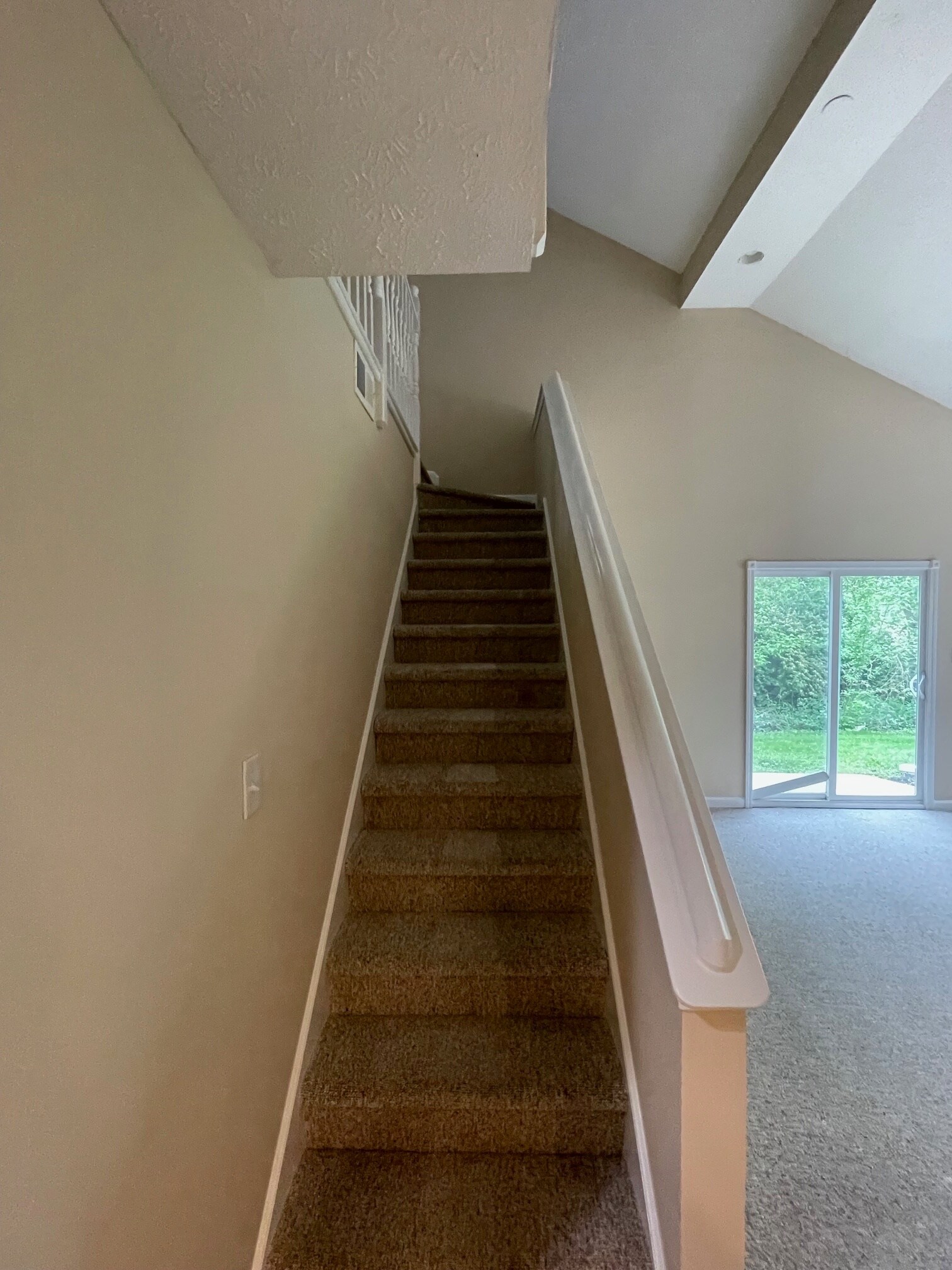Building Photo - 10751 Ruckle St
