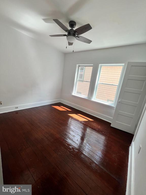 Building Photo - 323 Collins Ave