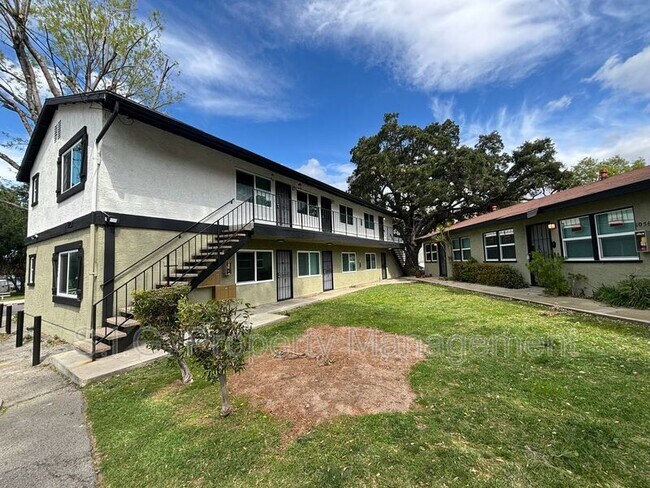 Building Photo - 10560 Sherman Grove