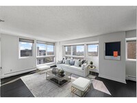 Building Photo - 433 S 7th St