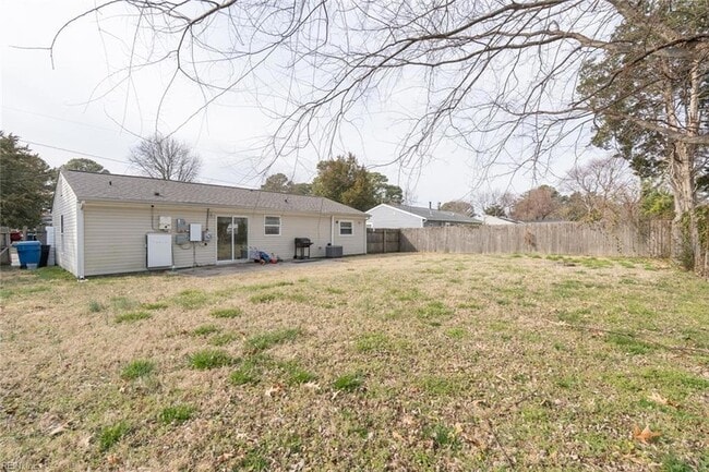 Building Photo - 3528 Chester St