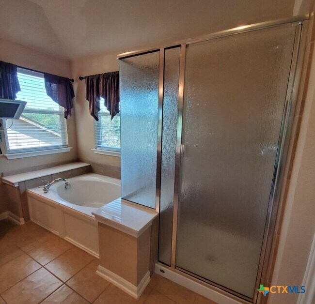 Building Photo - 310 Royal Troon Dr