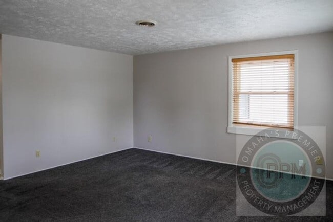 Building Photo - 3 Bedroom / 1.5 Bath Townhome in Gretna!!