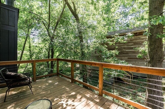 Building Photo - Ultra Modern Three Bedroom Home!