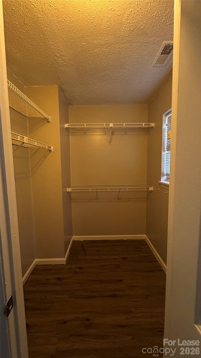 Building Photo - 2206 Killarney Pl