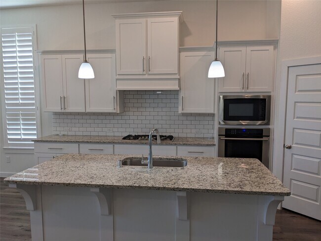 Building Photo - 2206 Hays Ranch Dr