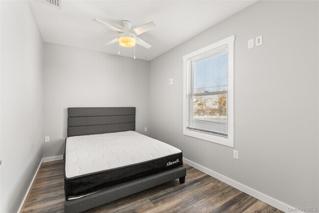 Building Photo - 341 Main St