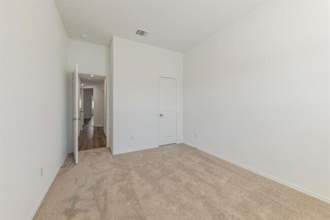 Building Photo - 602 Waterway Ave