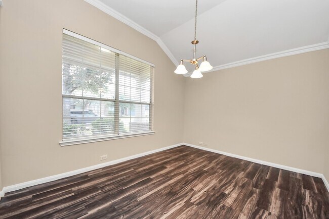 Building Photo - 1722 Lansing Cove Dr