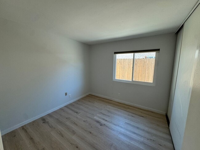 Building Photo - 4 bedroom - 2 Bathroom