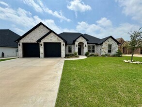 Building Photo - 6611 Pinehurst Dr