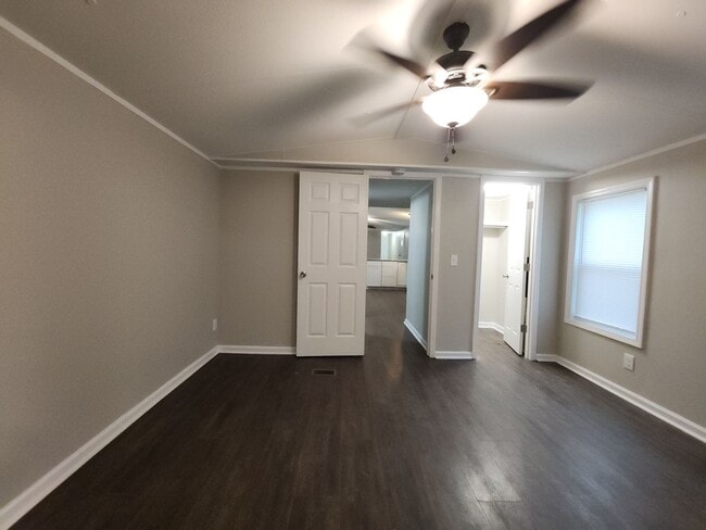 Building Photo - 4 Elcona St