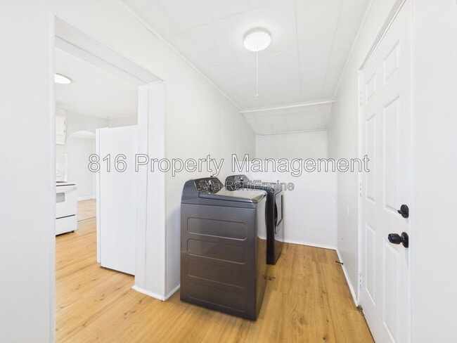 Building Photo - 836 N Montgall Ave