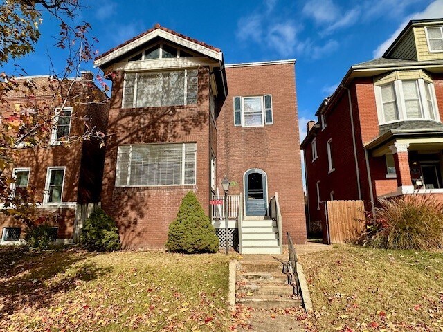 Front - 735 Dover Pl