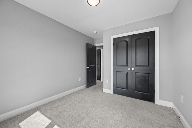 Building Photo - 3 Bedroom Townhome in Campbell County