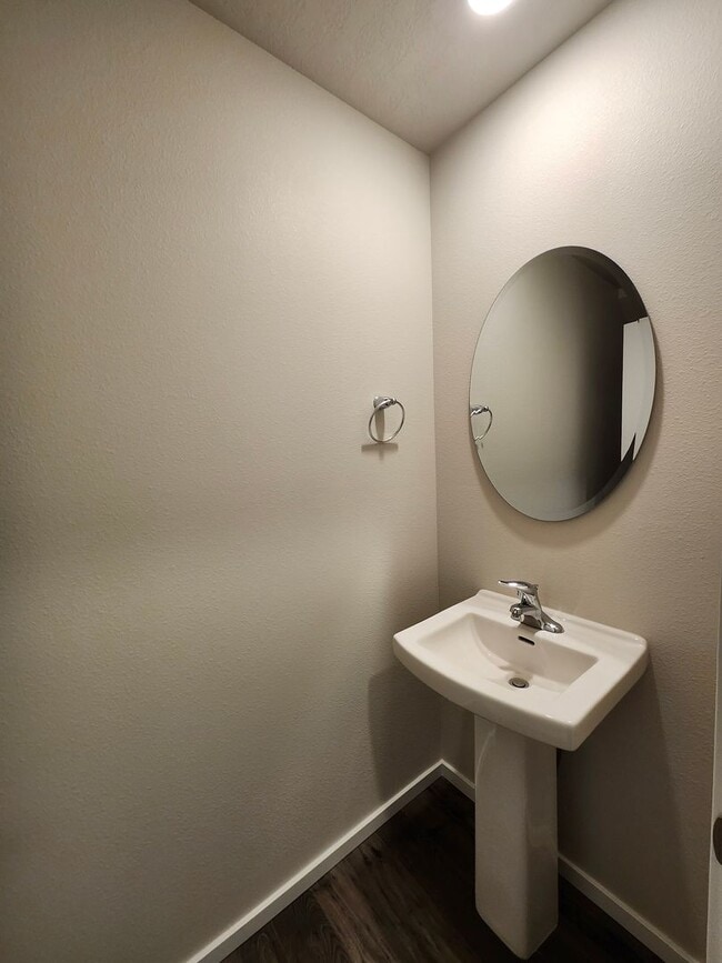 Building Photo - Experience style, comfort, and smart home technology!