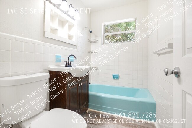 Building Photo - 140 SE Serenata Ct