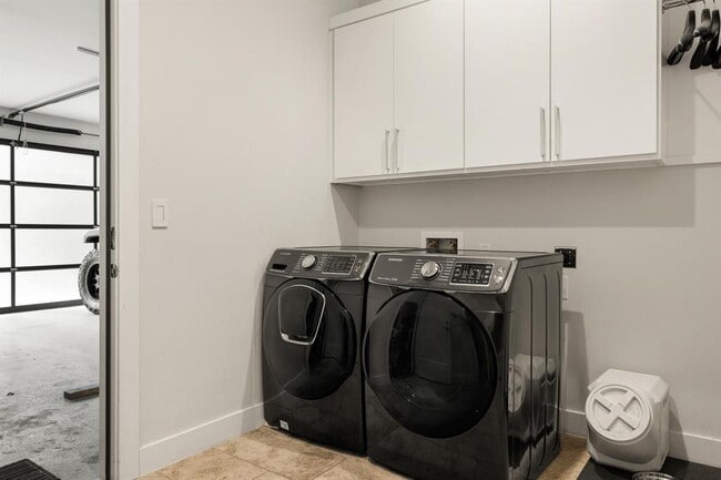 Building Photo - 1908 Kinney Ave