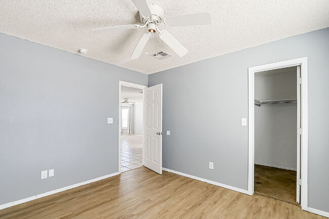 Building Photo - "Charming 3-Bedroom Home in El Paso with Spacious Living Areas – 1251 Sq Ft of Comfort!"