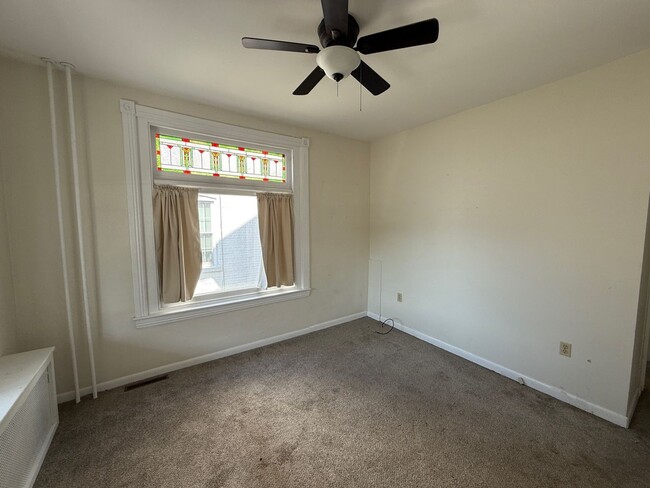 Building Photo - 425 Elm St