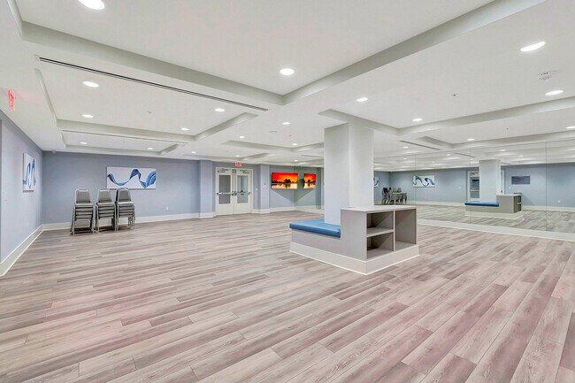 Building Photo - 6193 Pointe Regal Cir