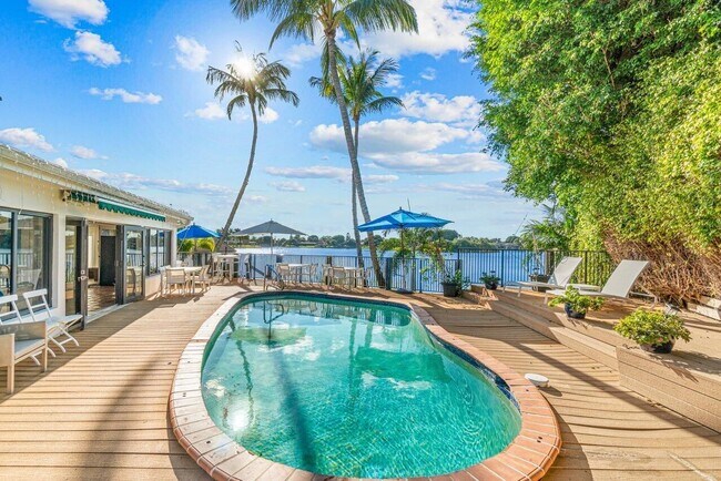 Building Photo - 25 NW 24th Ct