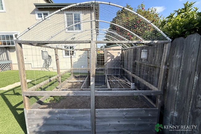 Building Photo - Spacious 3-Bedroom Home in Desirable Neighborhood in South San Francisco
