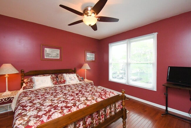 Building Photo - 187 Pinecrest Ln