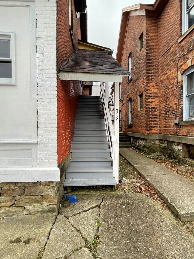 Primary Photo - 32 Clinton St