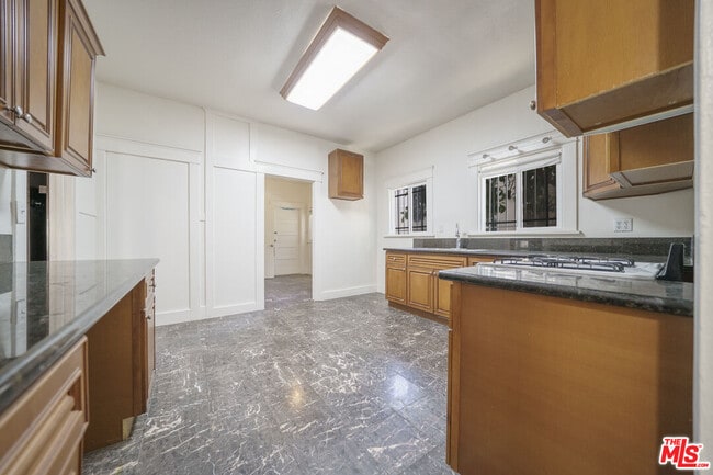 Building Photo - 1417 12th Ave