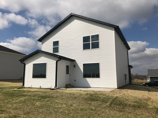Building Photo - Executive Rental - 4 Bedroom 2 Baths