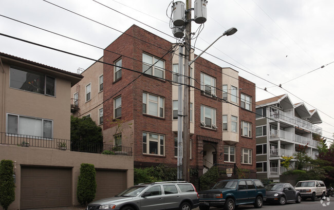 Building Photo - Carlyle Apartments