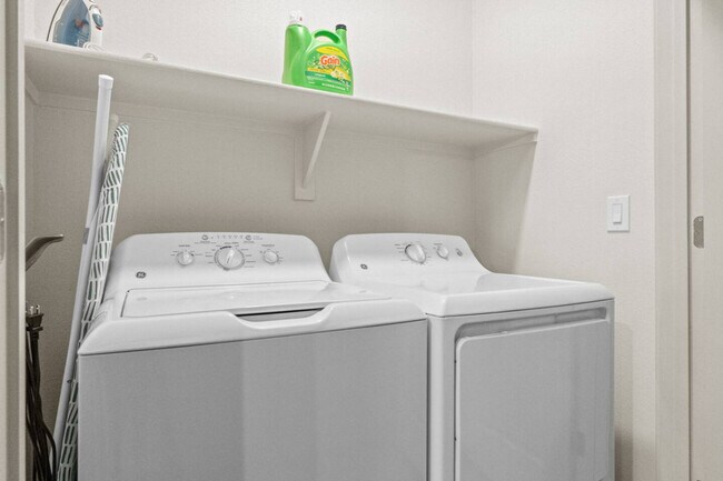 Building Photo - 711 W Broadway Rd