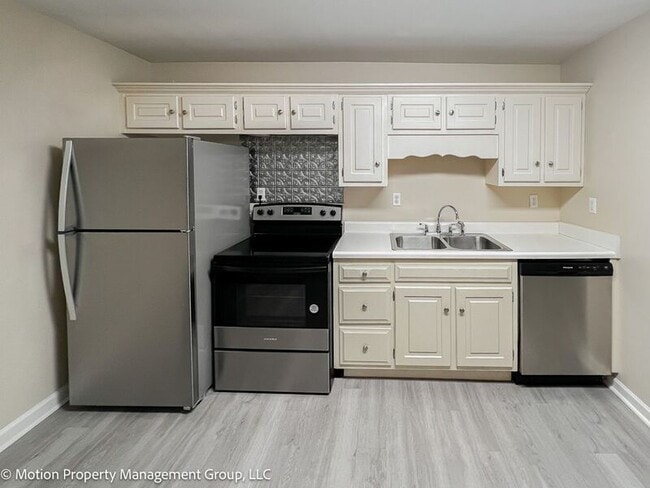 Building Photo - 1632 Hamlet Dr