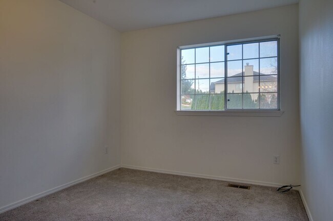 Building Photo - Renton Multi-level home