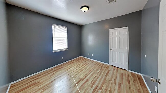 Building Photo - 1713 W Palm Pl