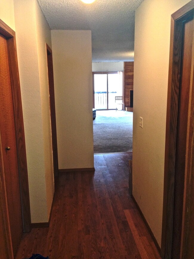 Building Photo - PRE-LEASE: 4 Bedroom 3.5 Bathroom Townhouse In Gold Run.  Walk To Campus!