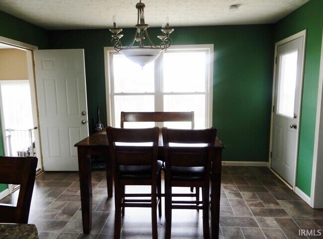 Building Photo - 4433 Candlewick Ln