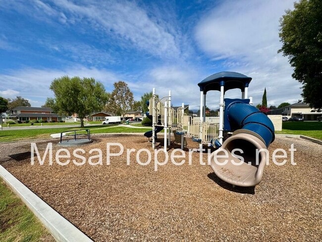 Building Photo - 1325 Brooktree Cir